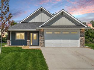 38969 Elm Ct, North Branch, MN 55056