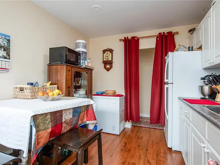 706 Frederick St — Photo 8