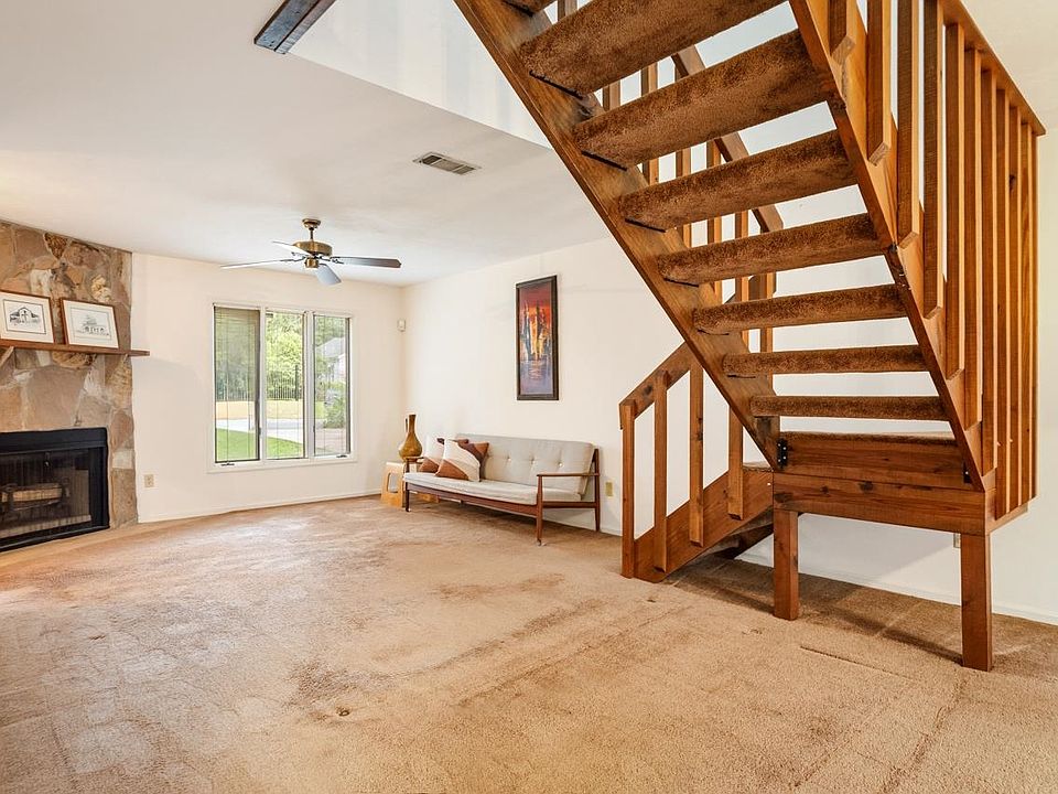 1st image of 120 E 3rd Ave