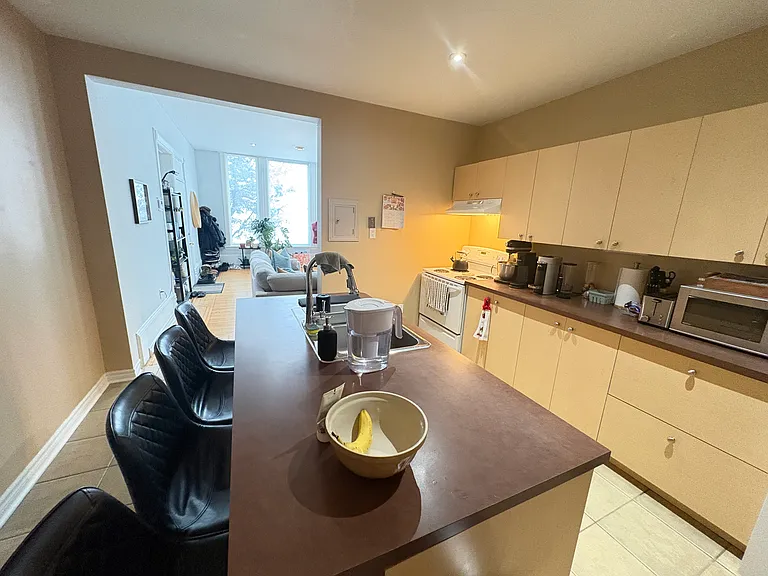 262 James St S #101 — Photo 10
