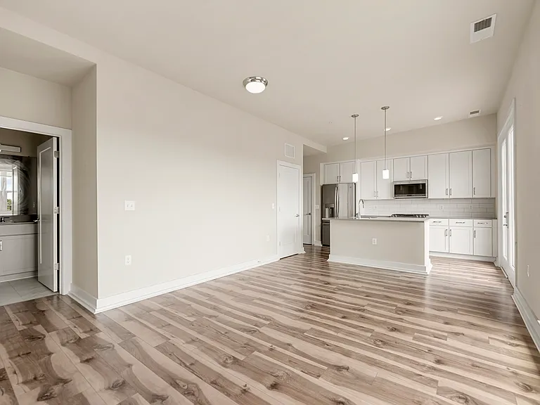 1800 Mount Vernon Ave #401 — Photo 4