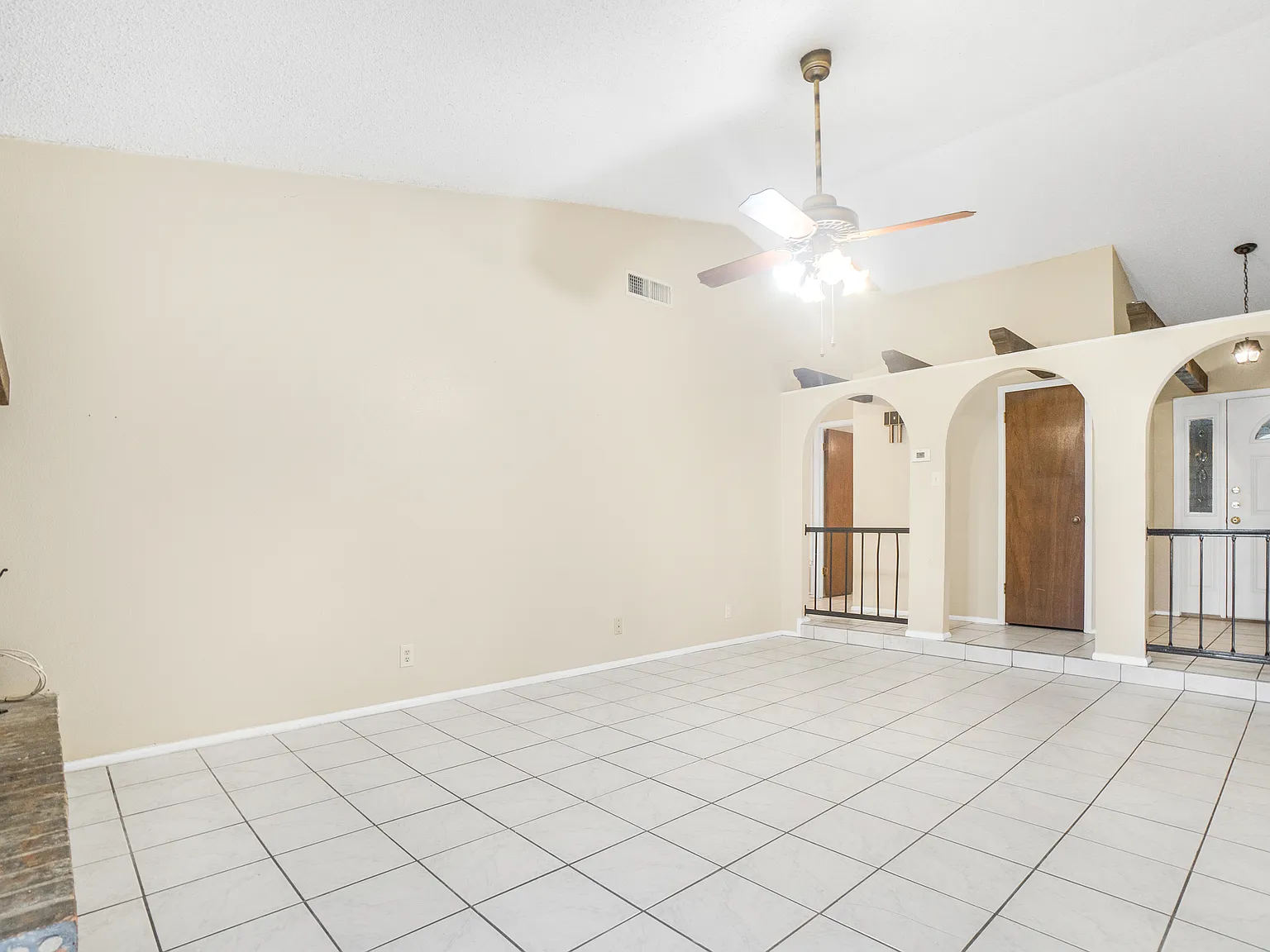 3 bed, 1277 sqft, $1,600 — Photo 3