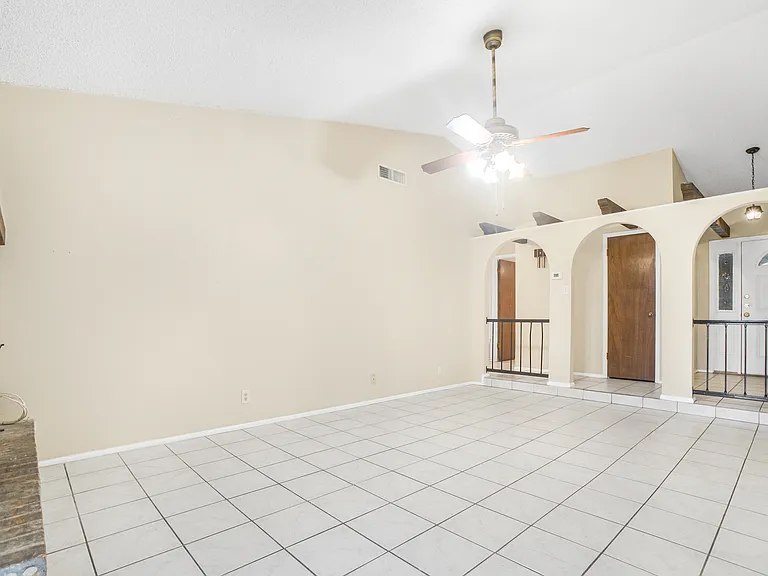 5003 Starfire Ln — Photo 3
