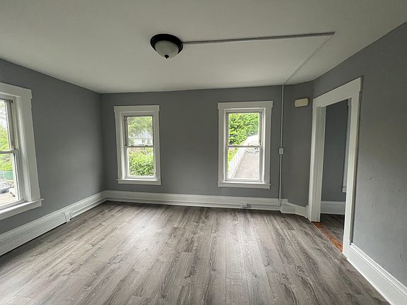 5th image of 31 Bond St Floor 2