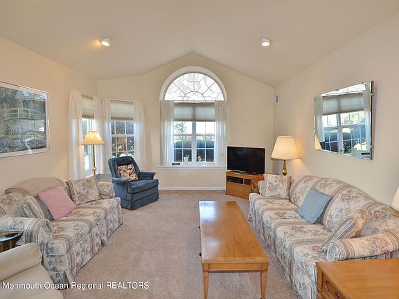 5th image of 2441 Woodbine Lane