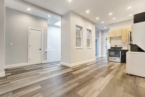 Rented by Compass | media 21