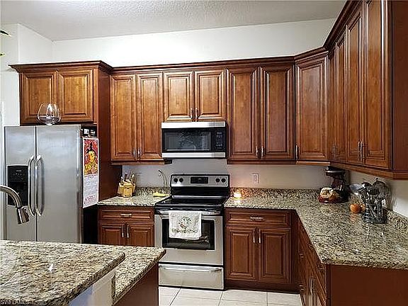 5th image of 211 NW 32nd Pl