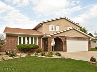 15301 Orchard Ln, Oak Forest, IL 60452