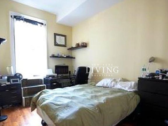 5th image of 241 E 14th St APT 3B