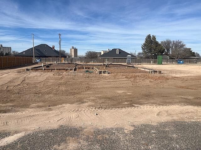 1st image of 608 Columbia Dr