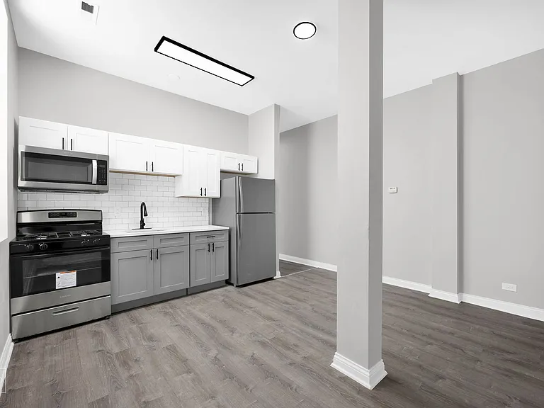 801 E Drexel Square — Photo 6