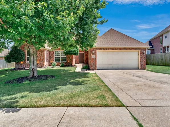 528 N Brices Cross Dr, Fayetteville, AR 72704