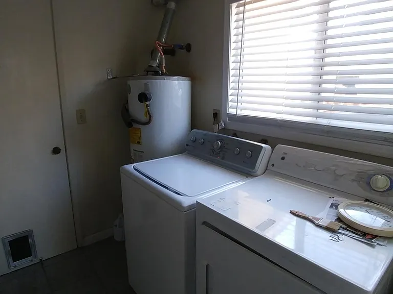 1013 Iris Ave — Photo 10