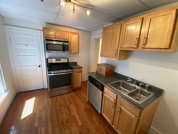 2nd image of 105 Chittenden Ave APT D