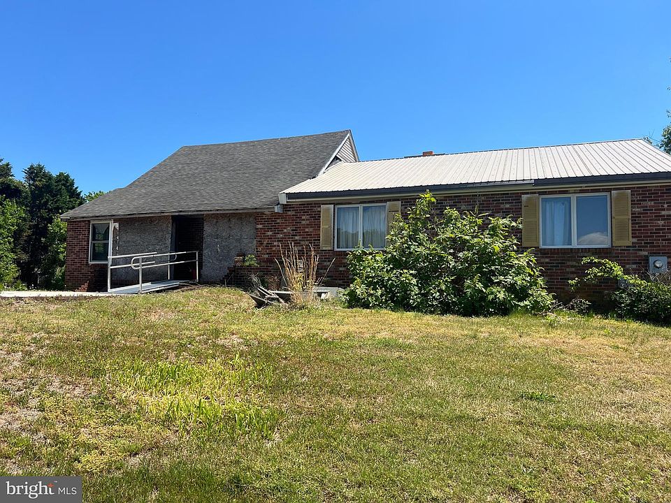 1st image of 16052 Pickering Dr