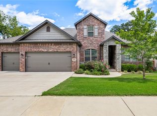 2980 N Oak Bailey Dr, Fayetteville, AR 72703