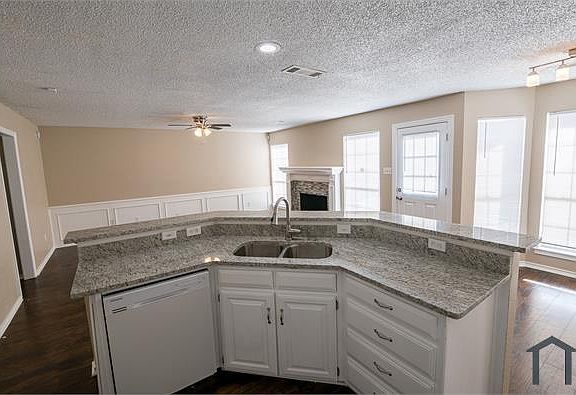 5th image of 1411 Chapman Dr