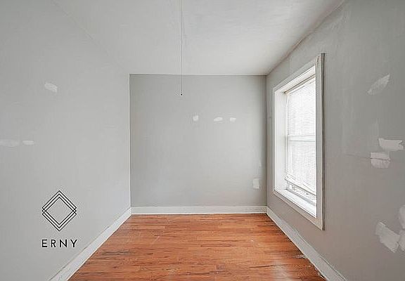 4th image of 401 E 21st St APT B3