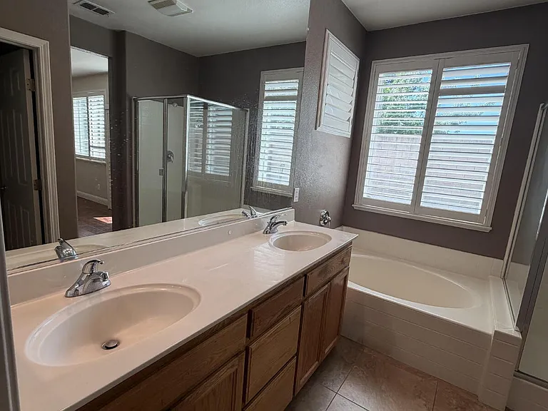 435 Petunia Ct — Photo 9