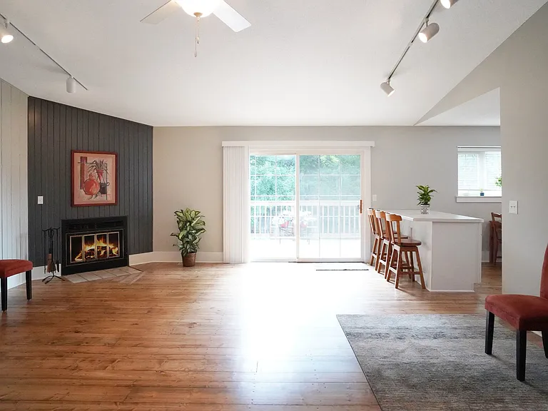 1104 S Marietta Dr — Photo 2