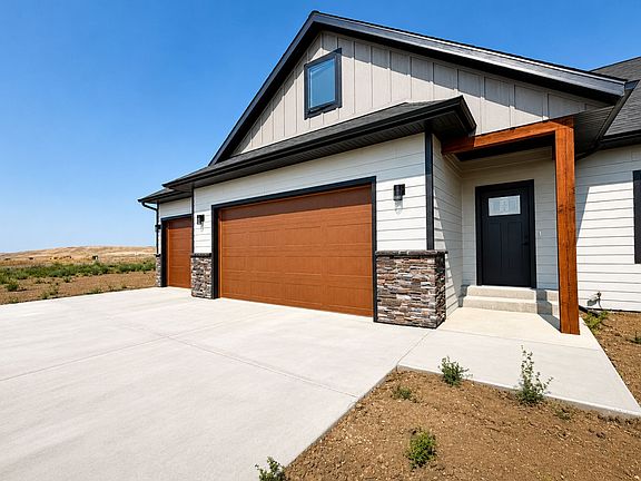 3rd image of 141 Barn Wood Ln