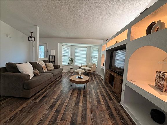 2nd image of 663 MOSQUERO AVENUE