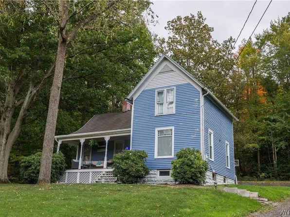 12436 Pennsylvania Ave, Silver Creek, NY 14136