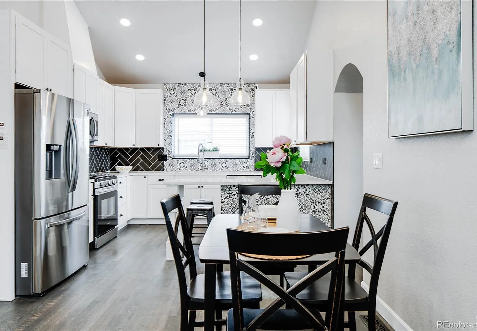 4 bed, 3.0 bath, 2075 sqft, $4,950 — Photo 2