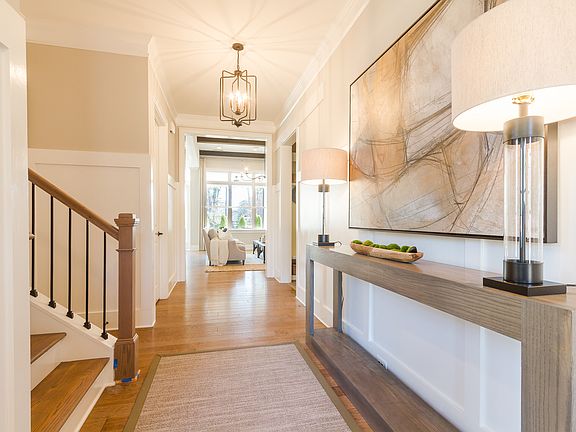 4th image of 3466 Oakshire Dr NE