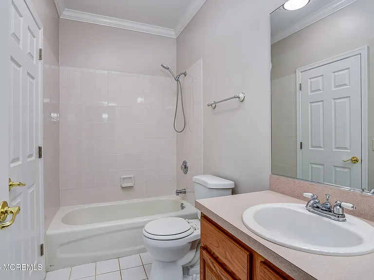574 Saint Andrews Pl — Photo 21