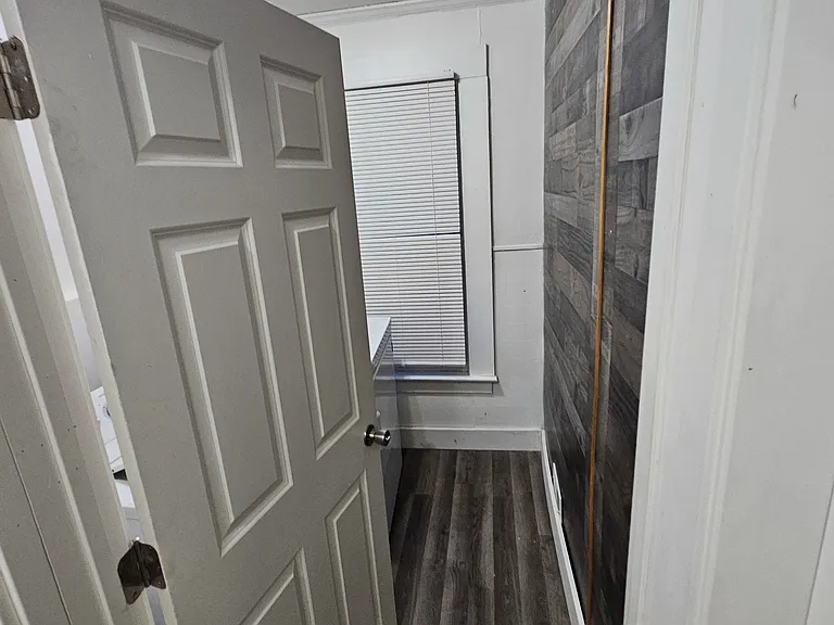 174 Strong Ave #2 — Photo 9
