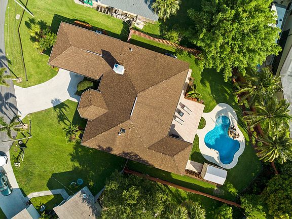 3rd image of 2578 SW Gabor Court