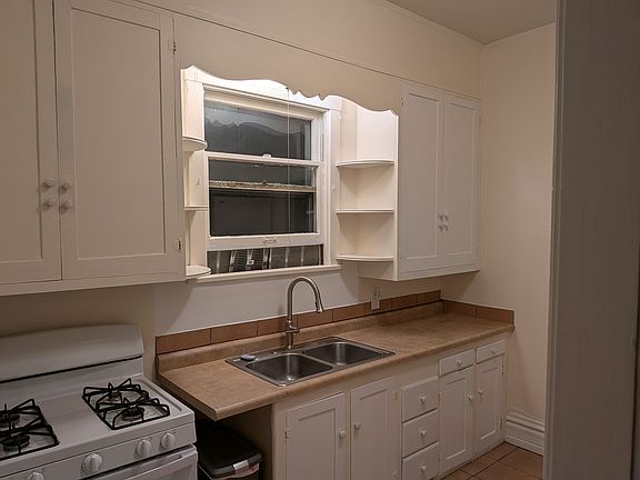 2nd image of 1105 Morton Ave APT 1
