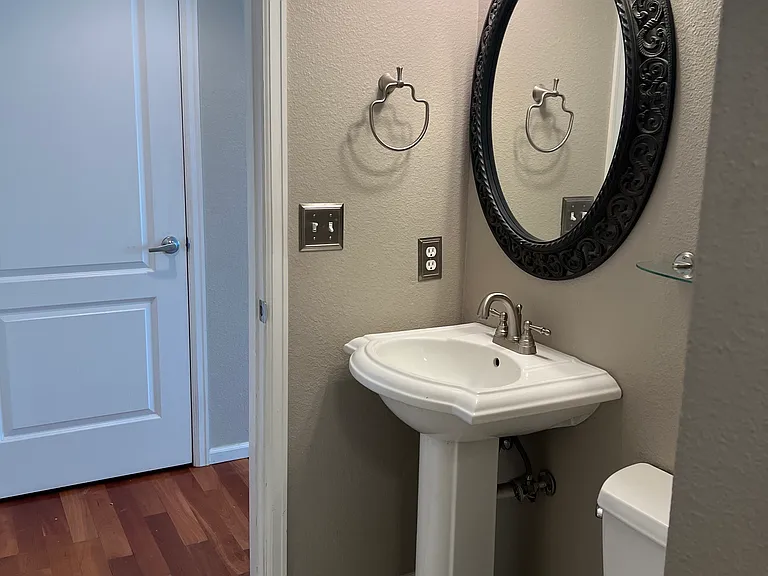 15970 Hedgeway Dr — Photo 13