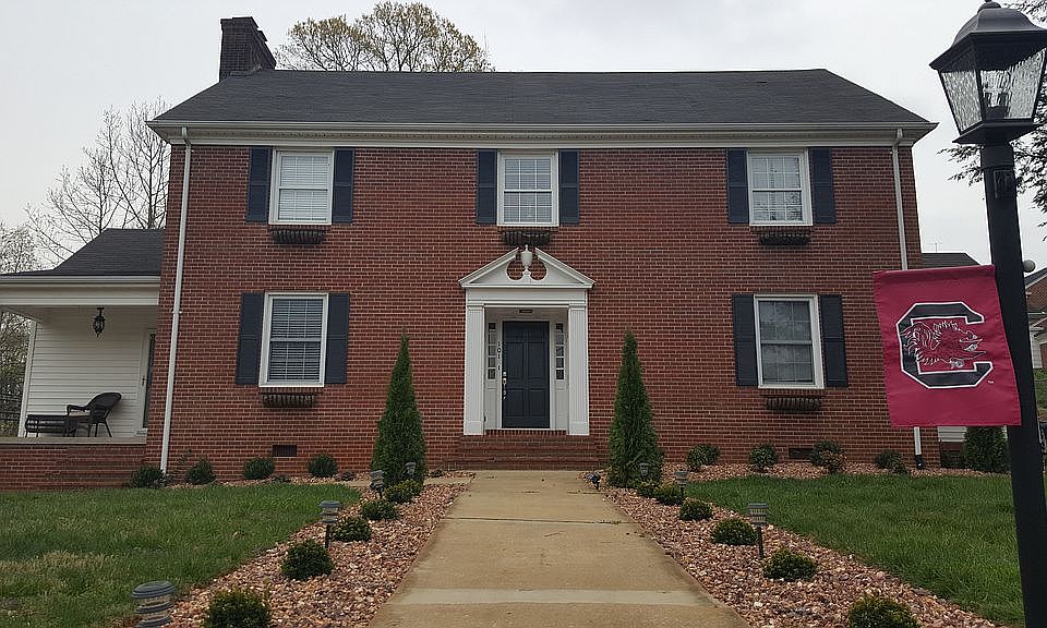 4 Bedroom 3.5 Bath with Pool