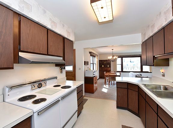 2nd image of 516 Norton Ave
