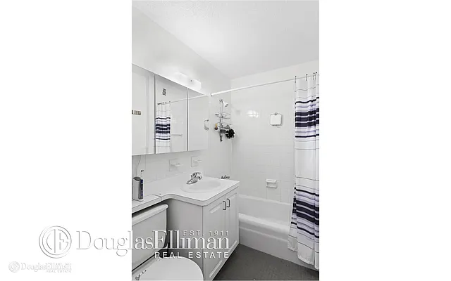 Rented by Douglas Elliman | media 22