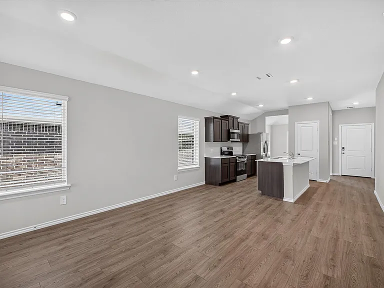 3317 Catamount Dr — Photo 2