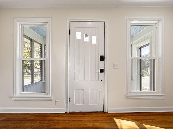 2nd image of 1320 Oakwood Ave