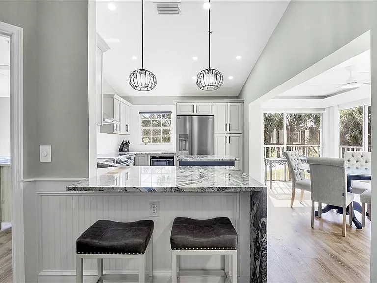 809 Montrose Dr #203 — Photo 6
