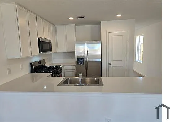 12039 Rockview Dr — Photo 5