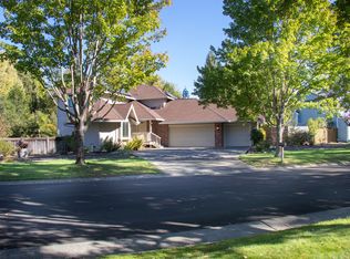 328 Countryside Dr, Santa Rosa, CA 95401