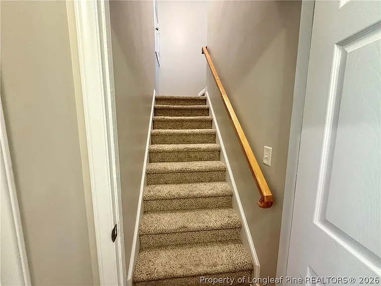 275 Maplewood Dr — Photo 17