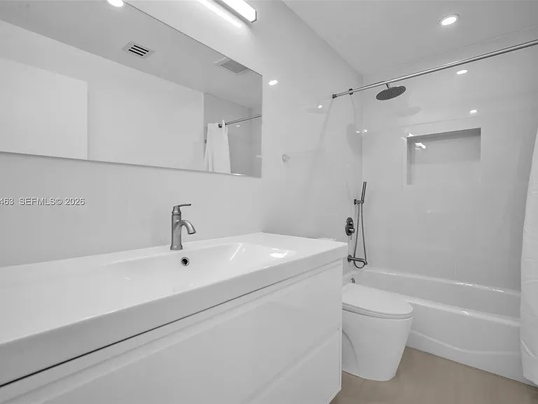 2706 Scott St — Photo 21