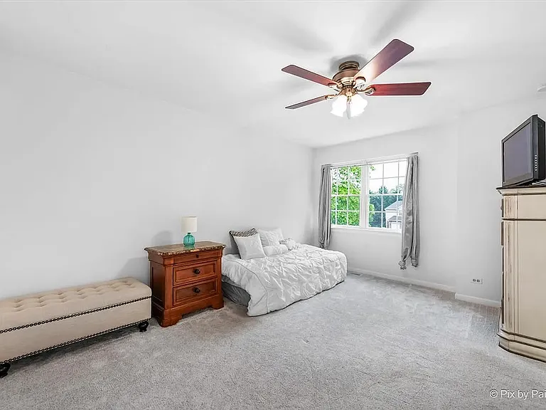 650 Hillview Ct — Photo 17