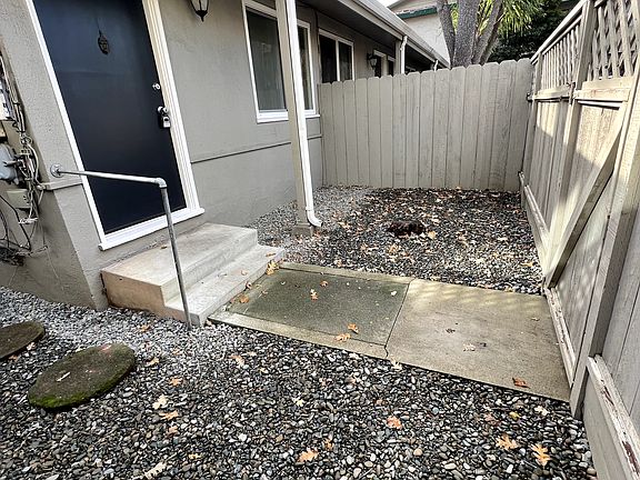 3rd image of 537 Mariposa Ave APT 5