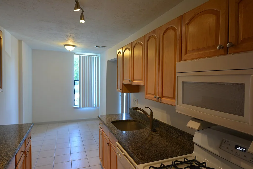 36 Shrewsbury Green Dr — Photo 4