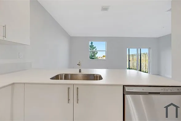 2556 SE 27th Ct — Photo 12