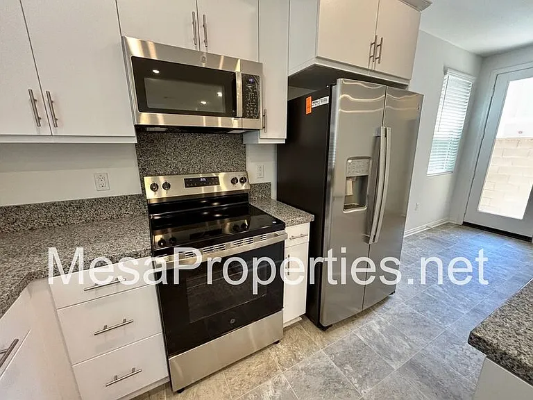 1221 Yeager Ave — Photo 9