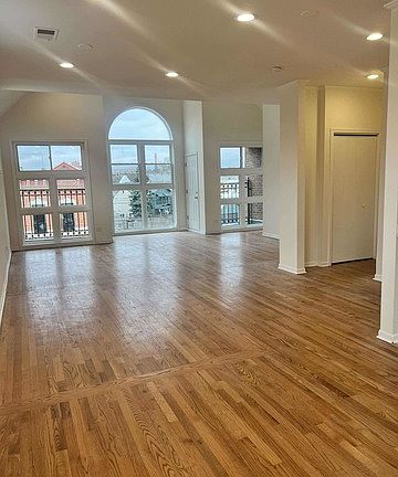 3rd image of 1645 S Blue Island Ave #3